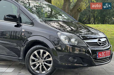Минивэн Opel Zafira 2011 в 