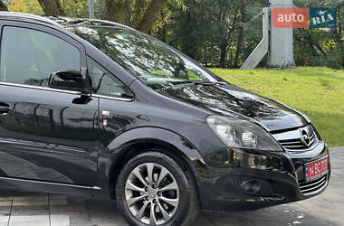 Минивэн Opel Zafira 2011 в 