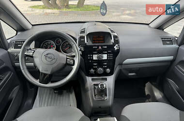 Минивэн Opel Zafira 2011 в 