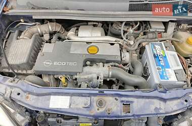 Минивэн Opel Zafira 2002 в 