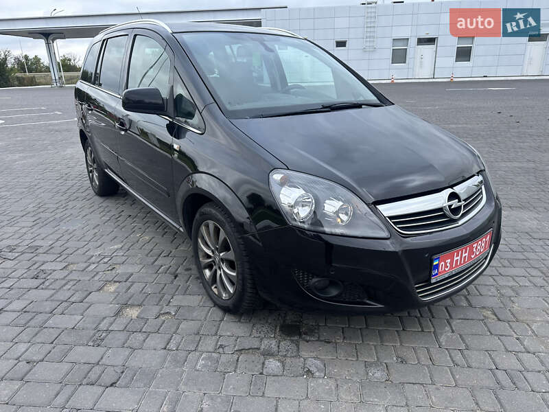 Минивэн Opel Zafira 2010 в 