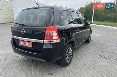 Минивэн Opel Zafira 2010 в 