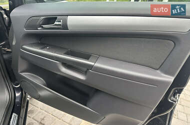 Минивэн Opel Zafira 2010 в 