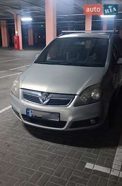 Минивэн Opel Zafira 2007 в Киеве