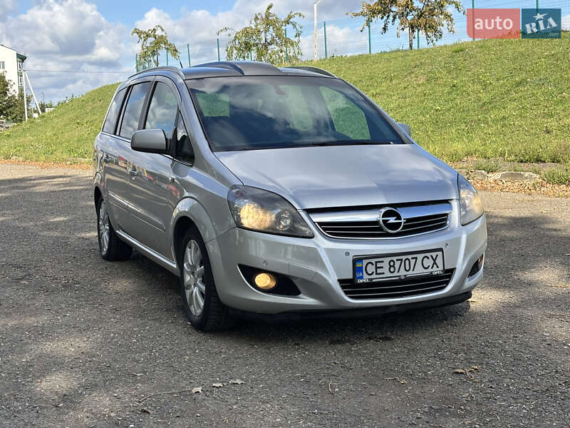 Минивэн Opel Zafira 2011 в 