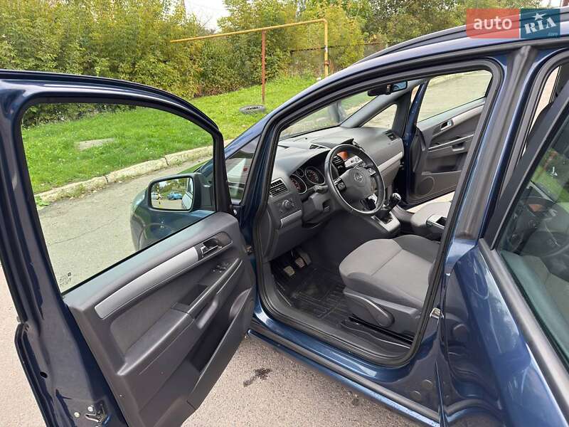 Минивэн Opel Zafira 2012 в Ровно