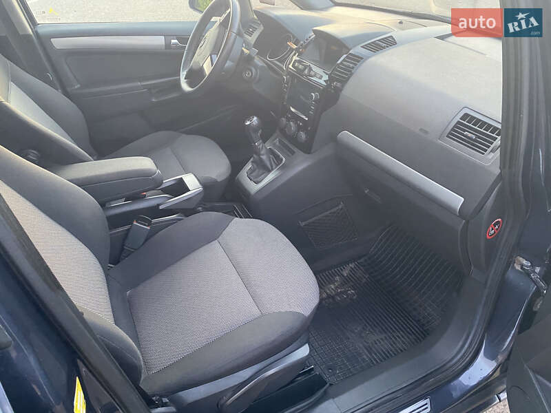 Мінівен Opel Zafira 2010 в Ромнах