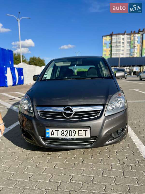 Минивэн Opel Zafira 2011 в Ивано-Франковске
