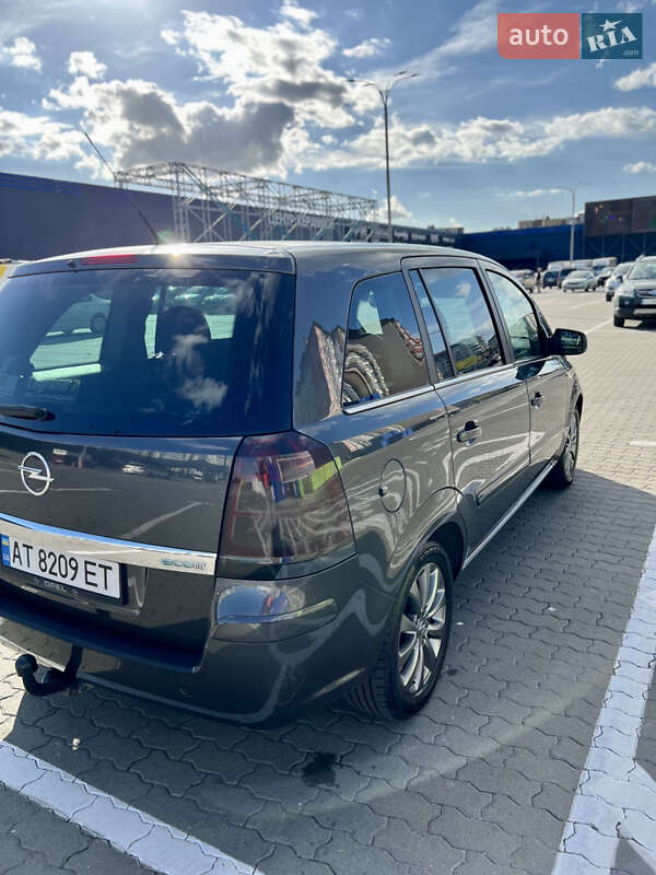 Минивэн Opel Zafira 2011 в Ивано-Франковске
