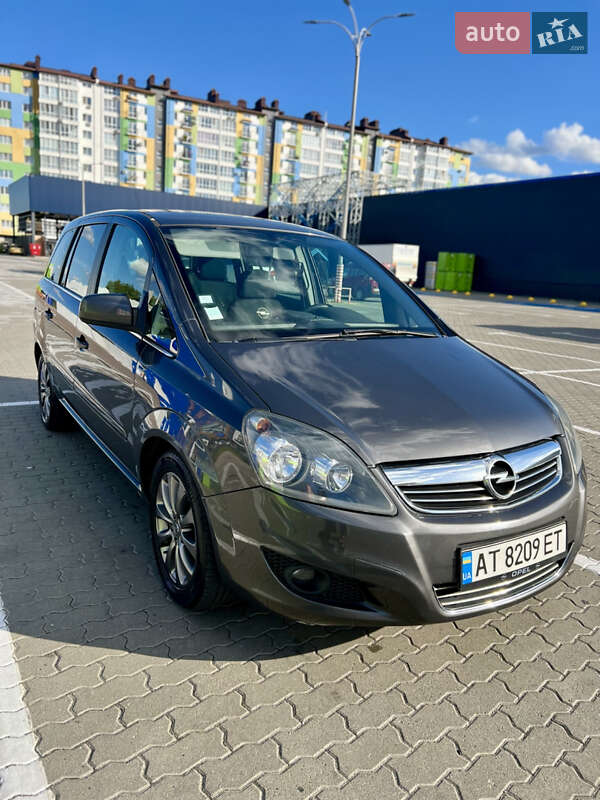 Минивэн Opel Zafira 2011 в Ивано-Франковске
