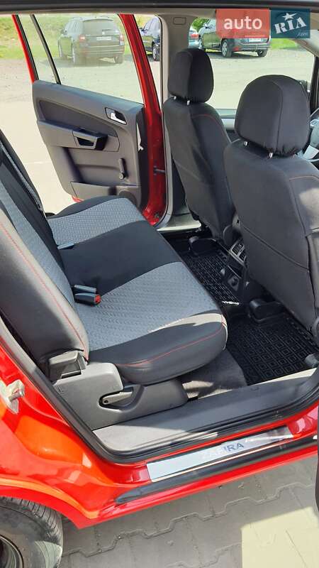 Минивэн Opel Zafira 2012 в Вараше