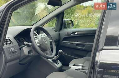 Минивэн Opel Zafira 2010 в 