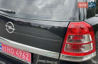 Минивэн Opel Zafira 2010 в 