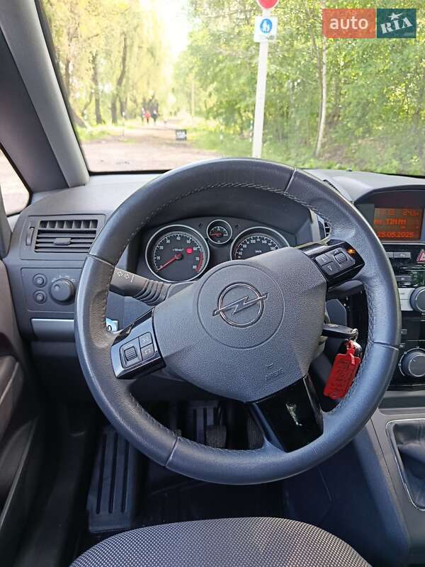 Минивэн Opel Zafira 2011 в Пирятине