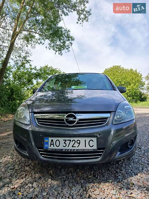 Минивэн Opel Zafira 2011 в Пирятине