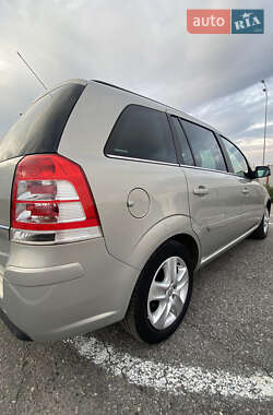 Минивэн Opel Zafira 2010 в 