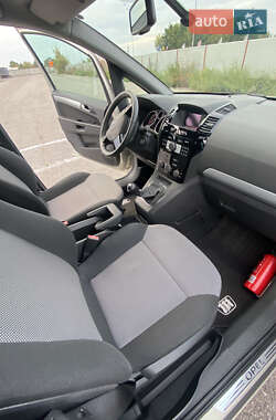 Минивэн Opel Zafira 2010 в 