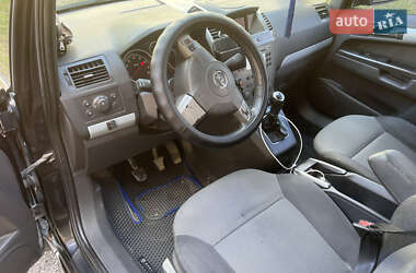 Минивэн Opel Zafira 2005 в  фото 6 Минивэн Opel Zafira 2005 в