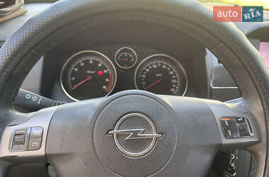Минивэн Opel Zafira 2005 в  фото 11 Минивэн Opel Zafira 2005 в
