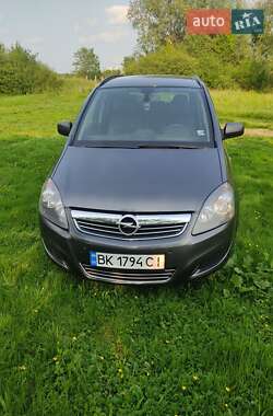 Минивэн Opel Zafira 2011 в 