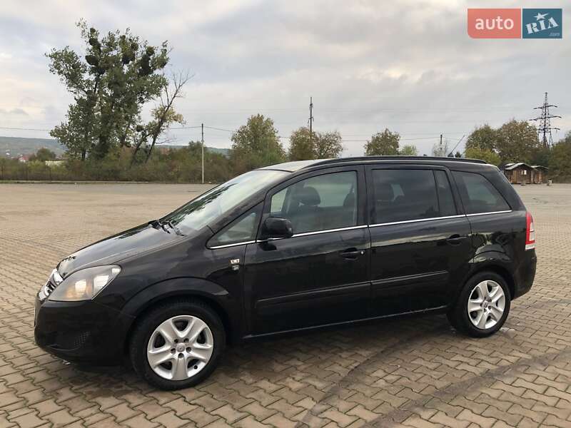 Минивэн Opel Zafira 2010 в Черновцах