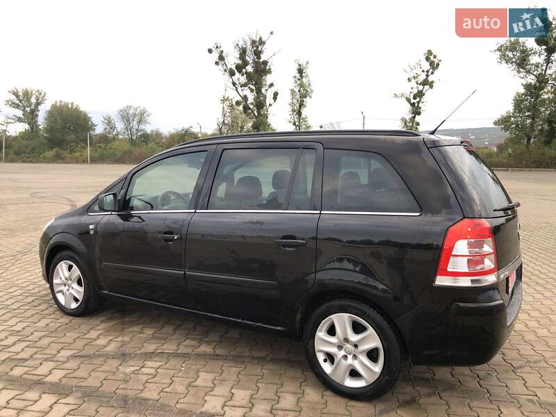 Минивэн Opel Zafira 2010 в Черновцах