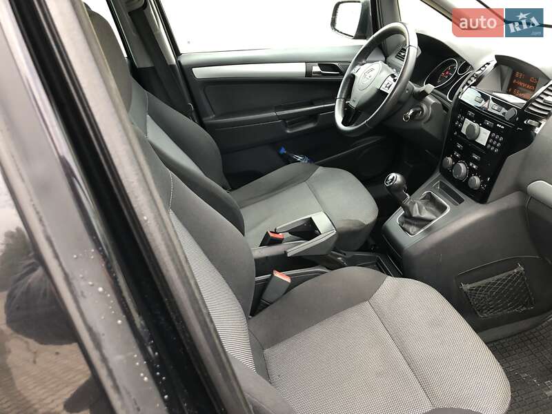 Минивэн Opel Zafira 2010 в Черновцах