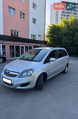 Мінівен Opel Zafira 2012 в Чернівцях