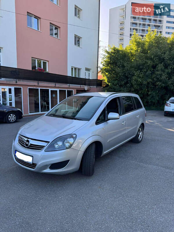 Opel Zafira 2012