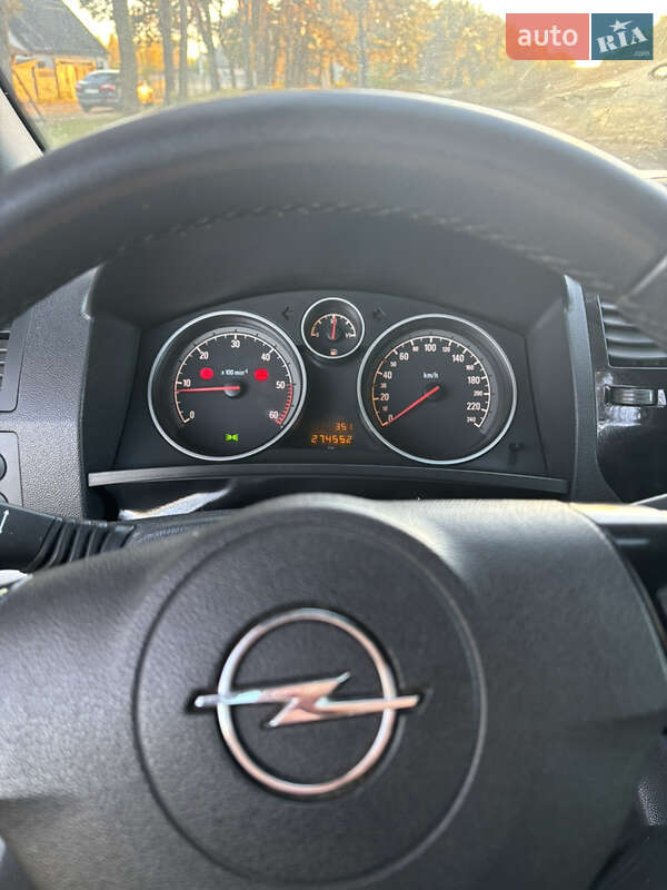 Минивэн Opel Zafira 2011 в Житомире