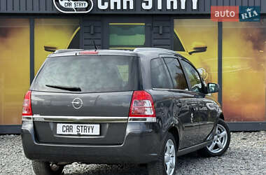 Минивэн Opel Zafira 2010 в 