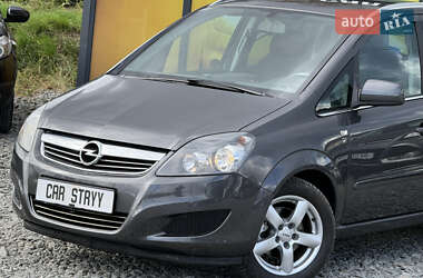 Минивэн Opel Zafira 2010 в 
