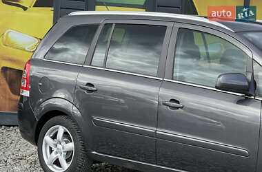 Минивэн Opel Zafira 2010 в 