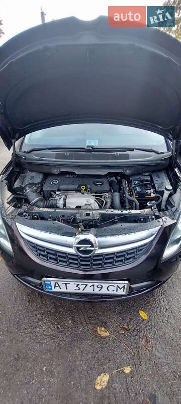 Минивэн Opel Zafira 2014 в Ивано-Франковске