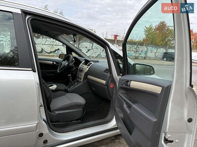 Минивэн Opel Zafira 2008 в Луцке