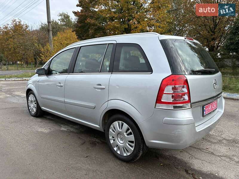 Минивэн Opel Zafira 2008 в Луцке