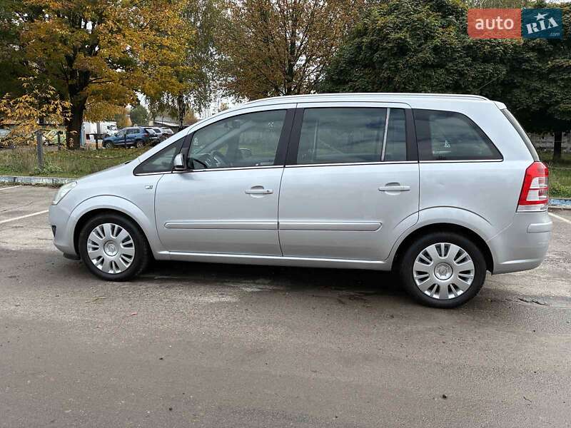 Минивэн Opel Zafira 2008 в Луцке