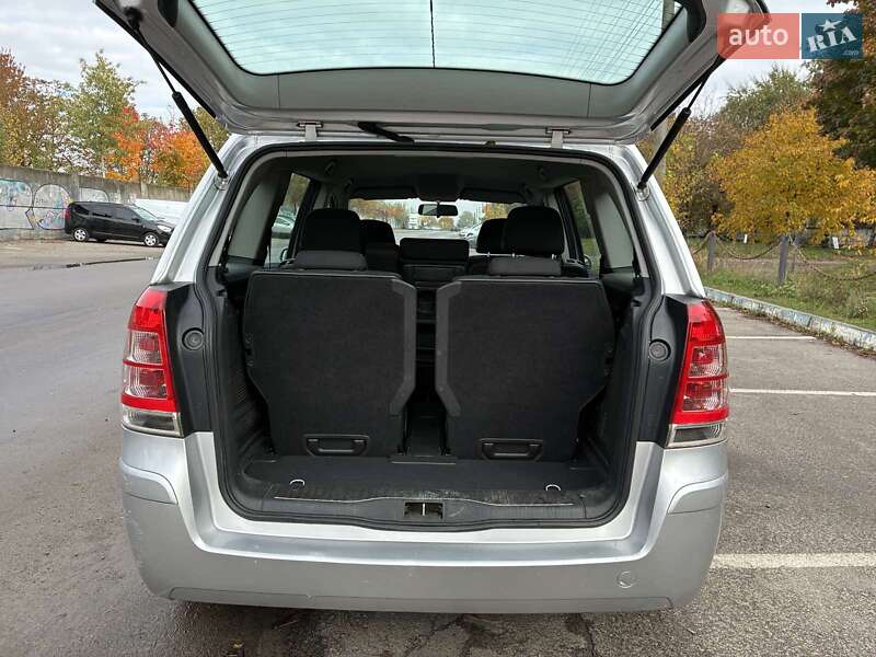 Минивэн Opel Zafira 2008 в Луцке