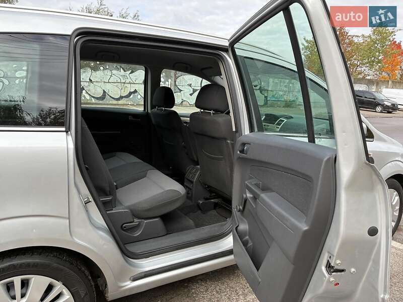 Минивэн Opel Zafira 2008 в Луцке