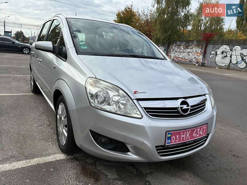 Минивэн Opel Zafira 2008 в Луцке