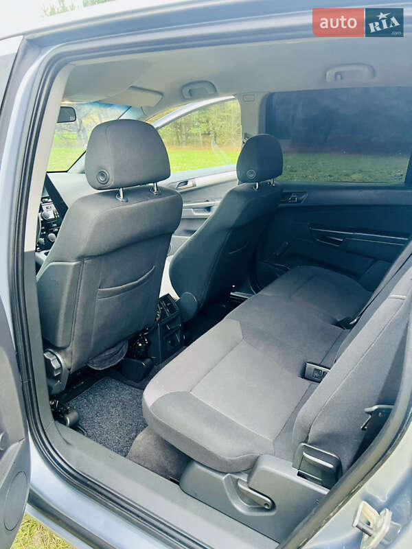 Минивэн Opel Zafira 2010 в Луцке
