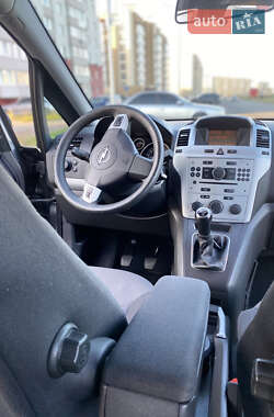 Минивэн Opel Zafira 2009 в 