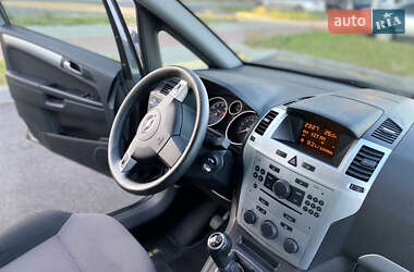 Минивэн Opel Zafira 2009 в 