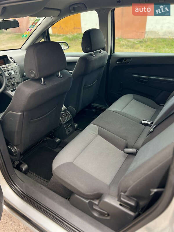 Минивэн Opel Zafira 2006 в Виннице