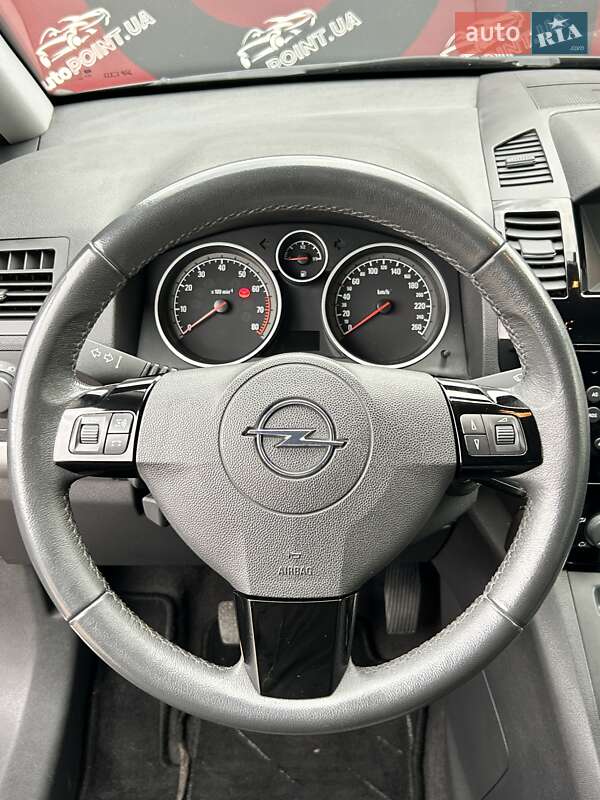 Минивэн Opel Zafira 2011 в Сумах