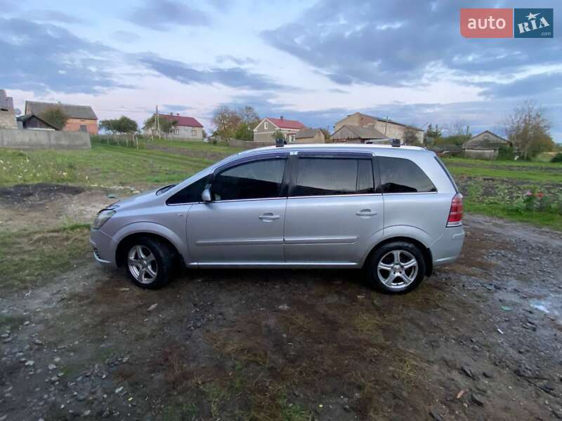 Минивэн Opel Zafira 2007 в Золочеве
