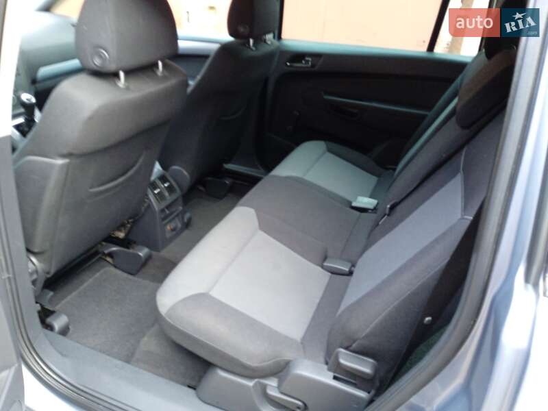Минивэн Opel Zafira 2005 в Луцке
