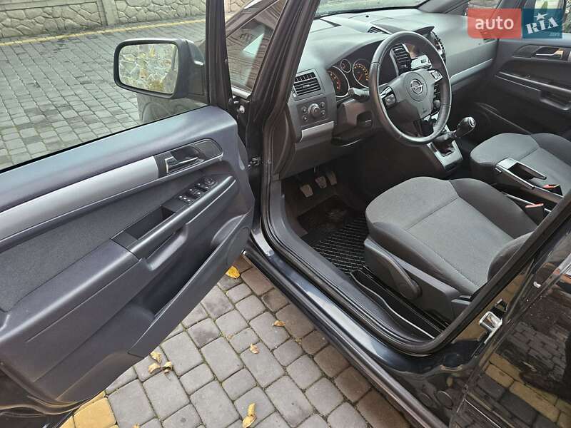 Минивэн Opel Zafira 2013 в Луцке