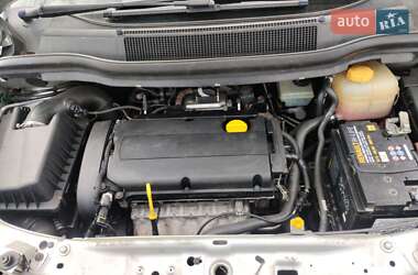 Минивэн Opel Zafira 2009 в 