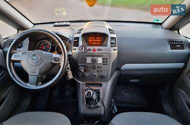Минивэн Opel Zafira 2006 в  фото 34 Минивэн Opel Zafira 2006 в